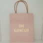 Mobile Preview: Papiertasche rosa "Eine Kleinigkeit", 25 x 20 x 11cm